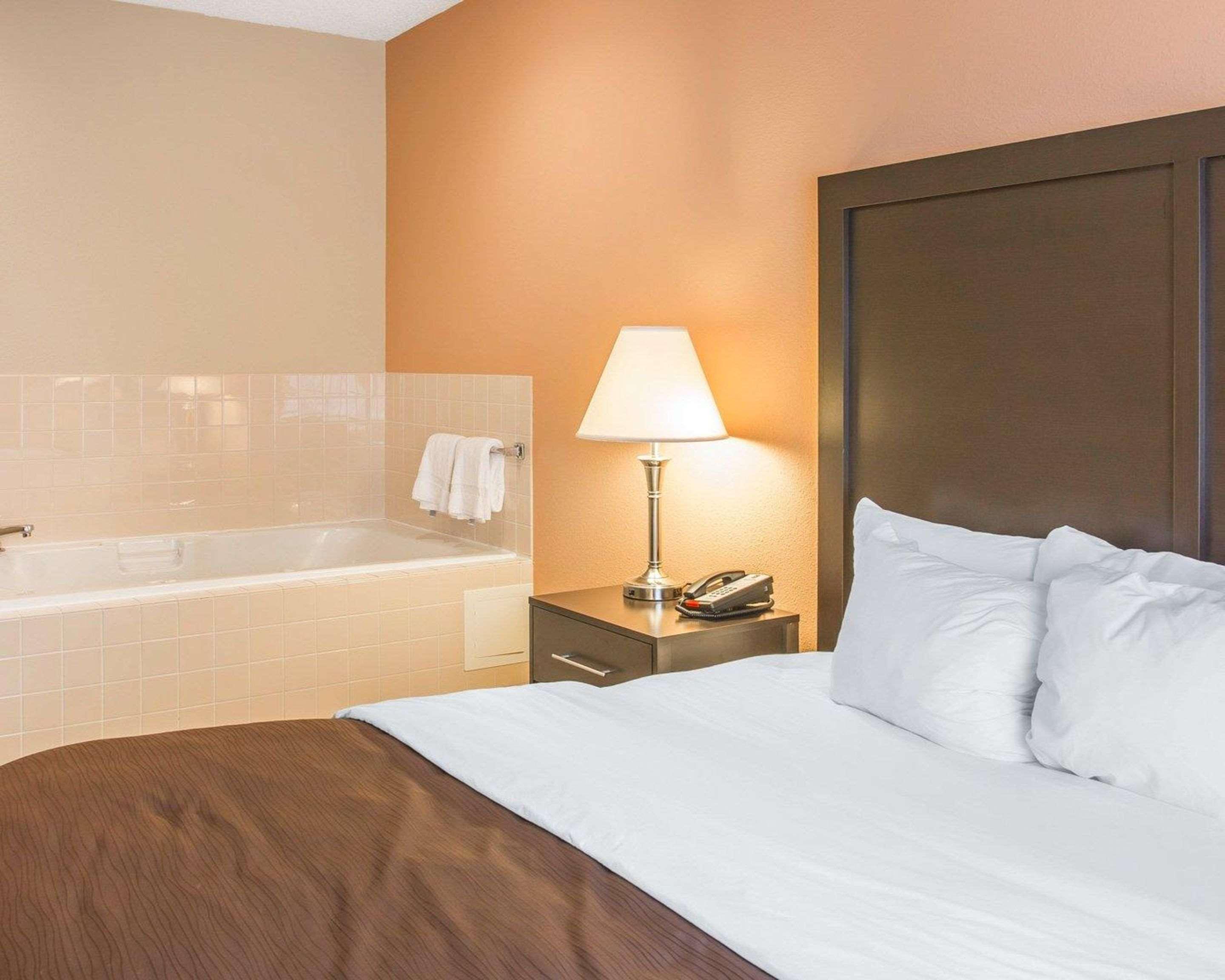 Quality Inn&Suites- Niles Extérieur photo