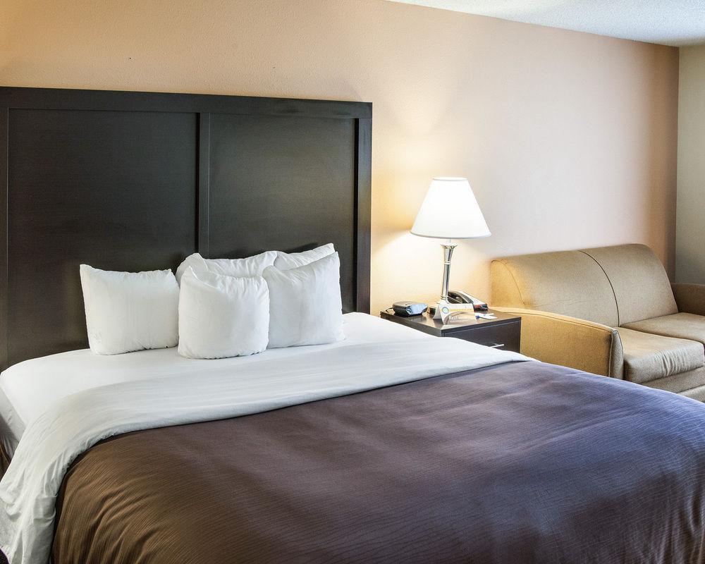 Quality Inn&Suites- Niles Extérieur photo
